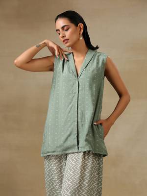 Light Green Bandhani Printed Silk Sleevesless Jacket Pant Set 4