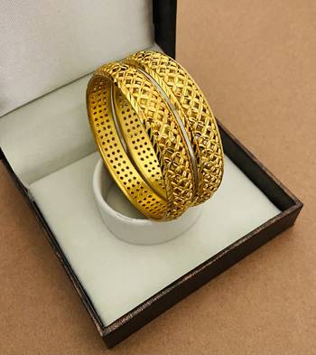 Gold bangles-and-bracelets 4