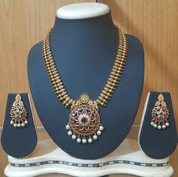 Red agate necklaces 1