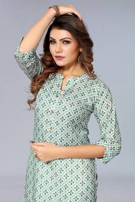 Mohvogue Women's Green Floral Printed Rayon Kurta. 1