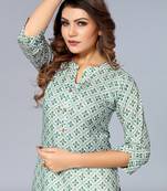 Mohvogue Women's Green Floral Printed Rayon Kurta.