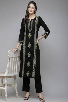 Hand Embroidered Black & Green Cotton Lucknowi Chikan Women Kurta 4