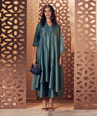Green kurta with pant and dupatta 2