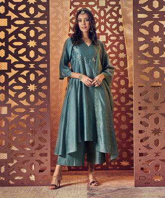 Green kurta with pant and dupatta 3
