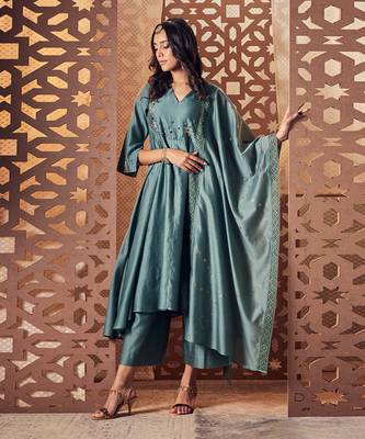 Green kurta with pant and dupatta 4