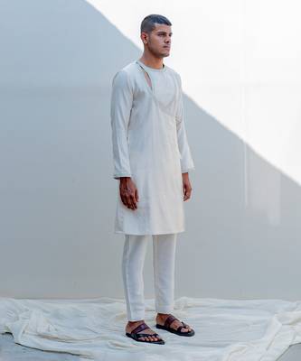 Mirjai Off White Men Kurta  2
