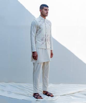 Zinagro Off White Men Kurtas 2