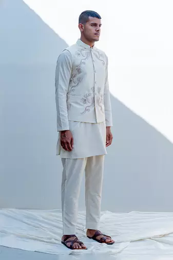 Zinagro Off White Men Kurtas