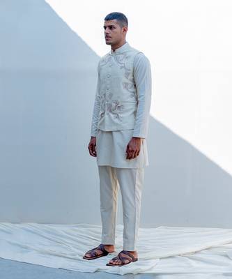 Zinagro Off White Men Kurtas 3