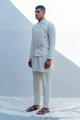 Zinagro Off White Men Kurtas