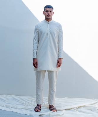 Zinagro Off White Men Kurtas 4