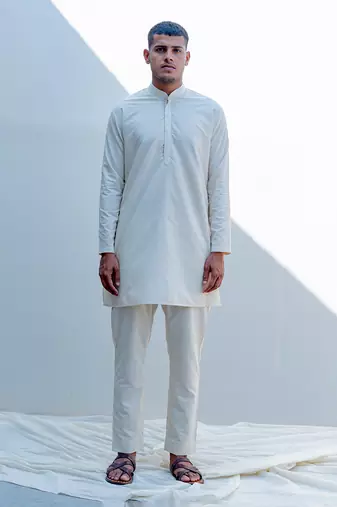 Zinagro Off White Men Kurtas