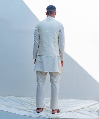 Zinagro Off White Men Kurtas 5