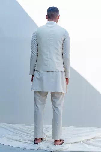 Zinagro Off White Men Kurtas
