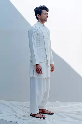 Masaai Off White Men Kurta