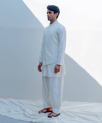 Masaai Off White Men Kurta 3