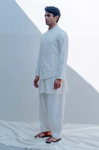 Masaai Off White Men Kurta