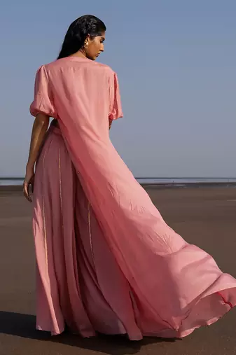 MAUVE CHITTA EMBROIDERED BLOUSE WITH FLARED LINE EMBROIDERED PANTS AND A LONG JACKET