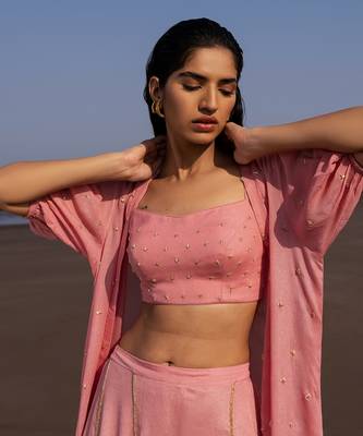 MAUVE CHITTA EMBROIDERED BLOUSE WITH FLARED LINE EMBROIDERED PANTS AND A LONG JACKET 4