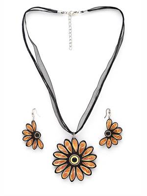 Anekaant Beige & Gold Floral Paper Quilling Necklace with Earrings 3