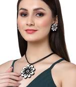 Black Paper Kundan Floral Design Necklace Set with Yellow Gold Plating