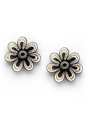 Black Paper Kundan Floral Design Necklace Set with Yellow Gold Plating 4