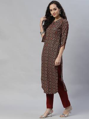 Black embroidered cotton cotton-kurtis 3