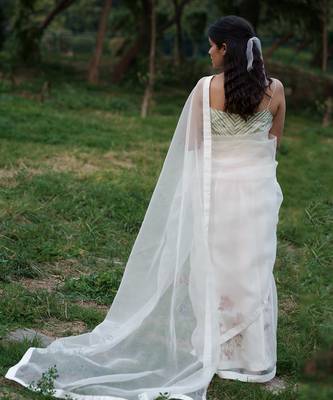 Isabelle Hand Emroidered Saree With Hand Painted Peticot 3