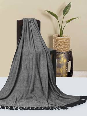 Mezposh Acoustic Black & White Chevron Pattern Cotton Sofa Throw (140 x 180 cm) 1