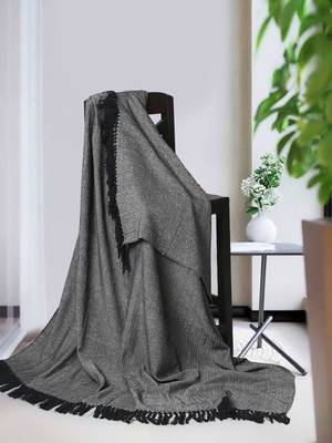 Mezposh Acoustic Black & White Chevron Pattern Cotton Sofa Throw (140 x 180 cm) 2