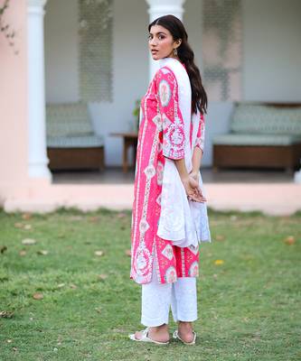 Reshan ari embroidered dupatta. 5