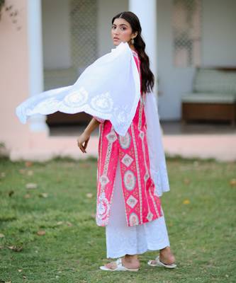 Reshan ari embroidered dupatta. 6