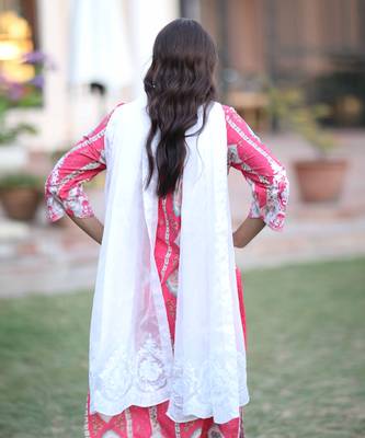 Reshan ari embroidered dupatta. 7