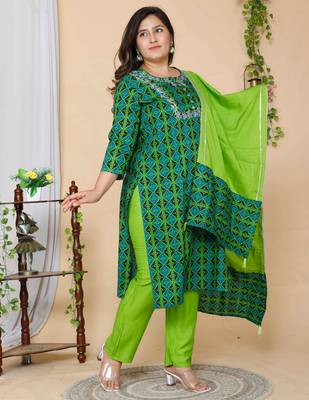 Women's plus size festive wear ethnic embroidery Straight kurta and pant with Dupatta 2