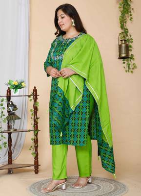 Women's plus size festive wear ethnic embroidery Straight kurta and pant with Dupatta 3