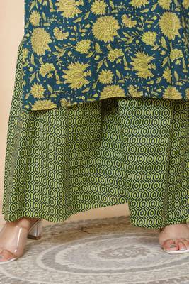 Women Plus Size Green Floral Printed Cotton Kurta with Sharara 4