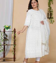 Women Plus Size Cream-Coloured Chikankari Thread Work Anarkali Kurta with Dupatta