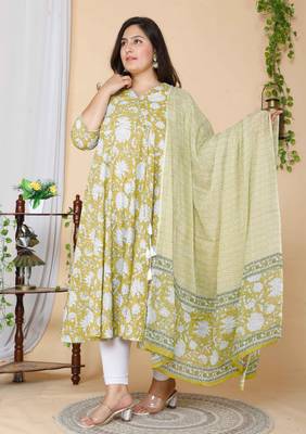 Women Yellow Plus Size Floral Printed Anarkali Kurta with dupatta 3