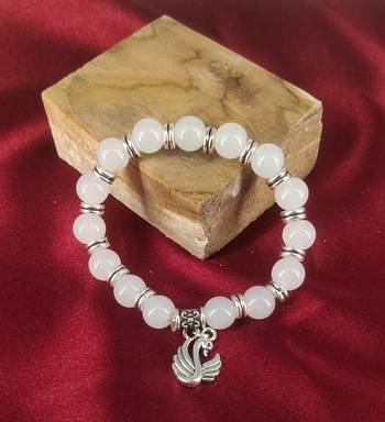 White pearl bracelets 1
