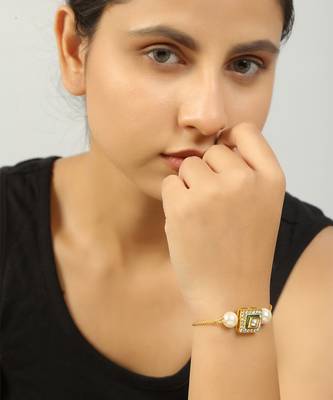 Handcrafted Kundan studded bracelet with pearls 1