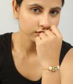 Handcrafted Kundan studded bracelet with pearls