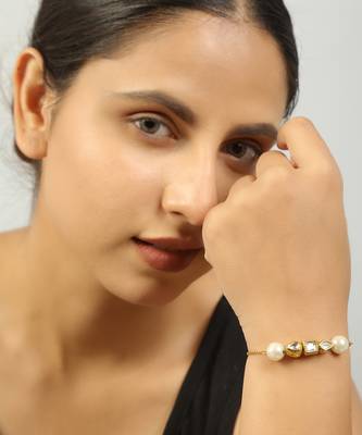 Gold toned kundan inspired bracelet with pearls 1