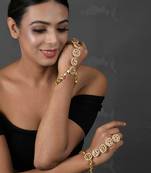 Gold Tone Kundan Haathphool with Pearls