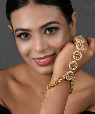 Gold Tone Kundan Haathphool with Pearls 2