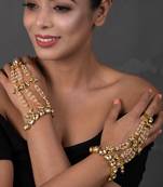 Gold Tone Kundan Haathphool with Pearls