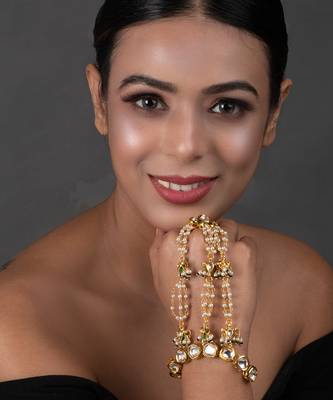 Gold Tone Kundan Haathphool with Pearls 2