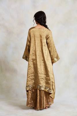 Gold silk tissue flowy kurta with gota and asymetrical hemline paired with kalidaar pajama 3