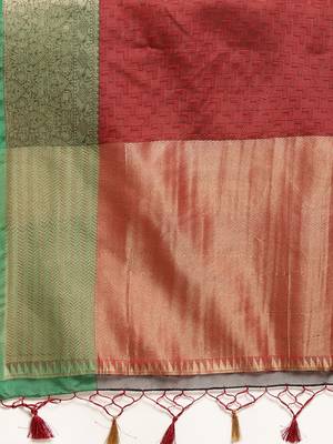 Red woven art silk saree with blouse 5