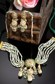 Green pearl necklace-sets
