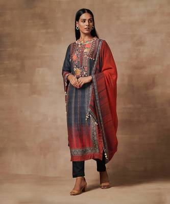 Shanao Black Red Kurta Set with Dupatta 3